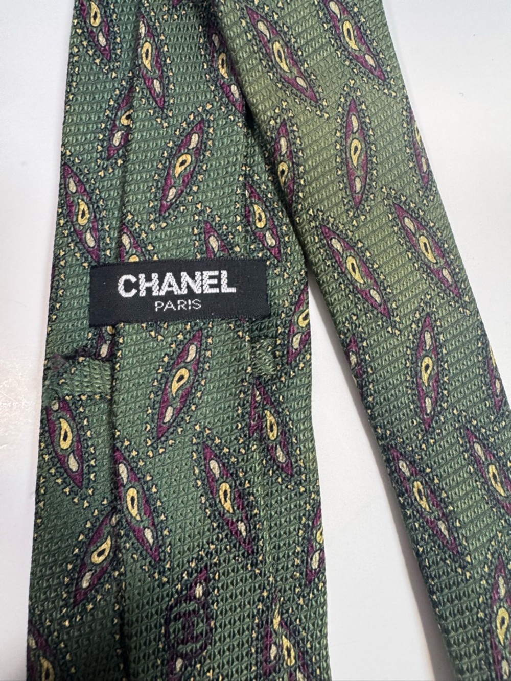 Chanel Men's Green Patterned Paisley Silk Tie - Picture 2 of 6